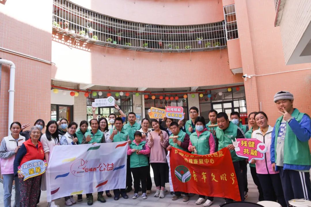 Regurgitation-feeding swallow team to carry out condolence activities at the Kangyuan Center in Baiteng Street