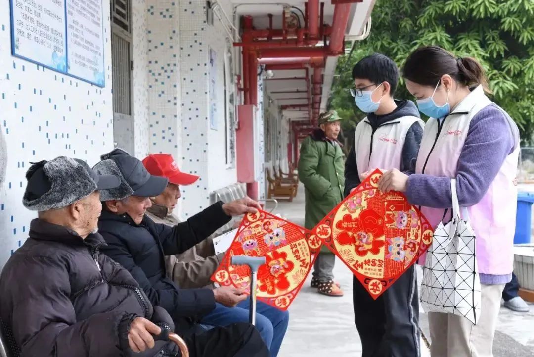 As the year of the Dragon approaches, Regurgitation-feeding swallow team brings New Year's greetings and offers their love.